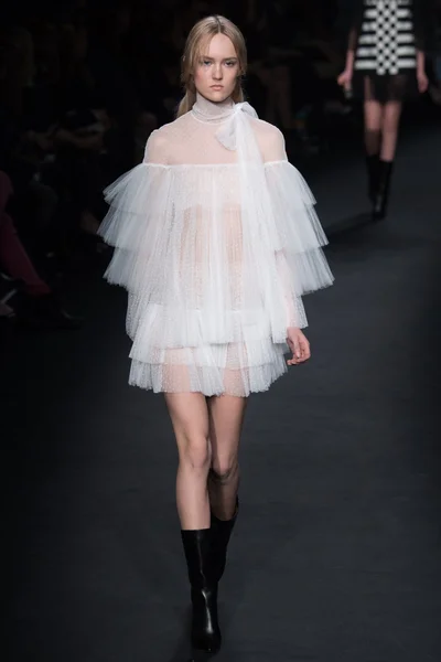 Look 43